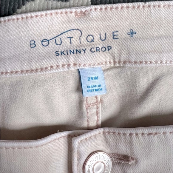 Like New Boutique Pale Pink, Skinny Crop, Ripped, Plus Size Jean Capris, Sz. 24W - Picture 6 of 6